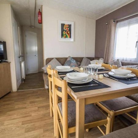 Impeccable 4-Bed Caravan In Clacton-On-Sea Zewnętrze zdjęcie