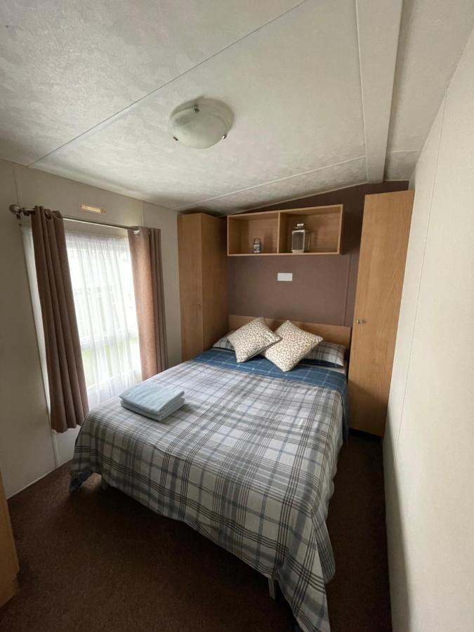 Impeccable 4-Bed Caravan In Clacton-On-Sea Zewnętrze zdjęcie